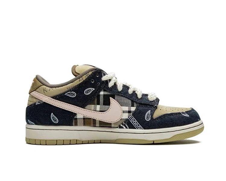 CARRYME/Travis Scott × Nike SB Dunk Low Black Parachute Beige