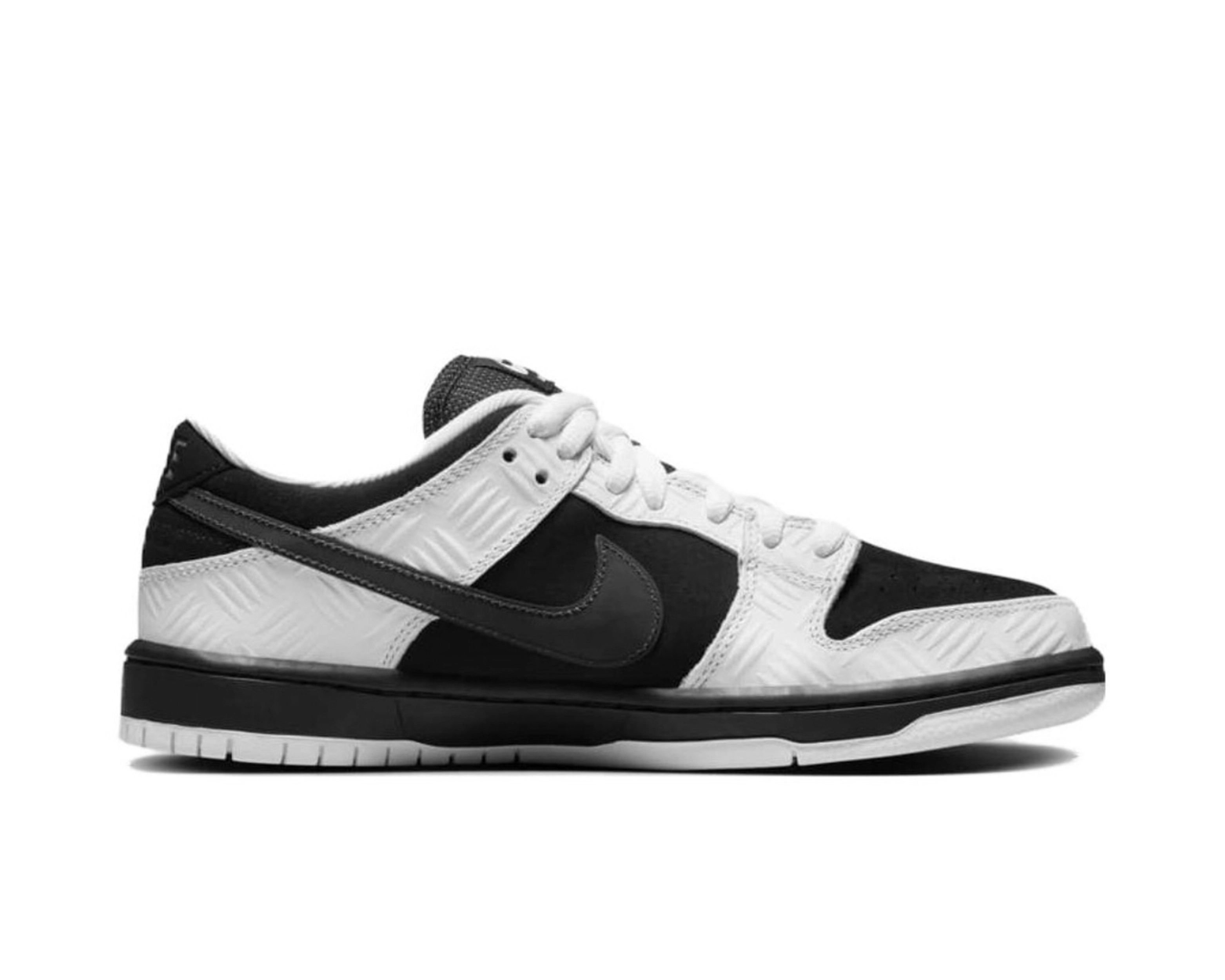 CARRYME/TIGHTBOOTH × Nike SB Dunk Low Pro QS Black and White 